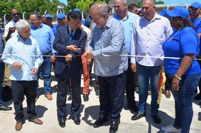 Inaugura Primer Ministro cubano inversión eléctrica