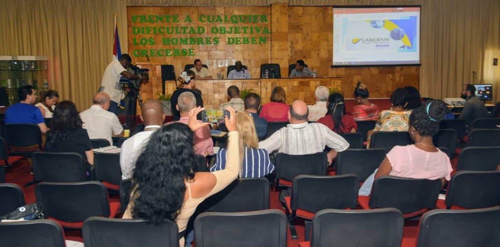 Cuba: Evalúa Parlamento potencialidades de grupo empresarial Labiofam (+Fotos)