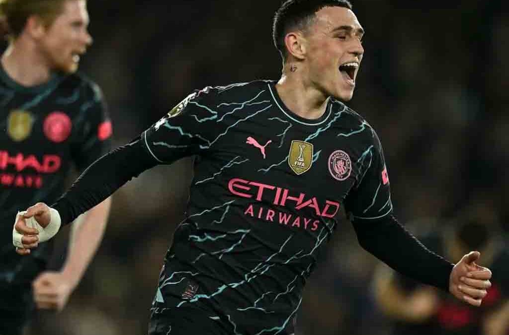 Manchester City mantiene pugna por el título en fútbol inglés