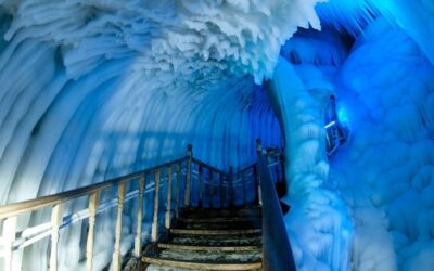 La cueva hielo más grande del mundo que jamás se derrite incluso en pleno verano (Fotos)