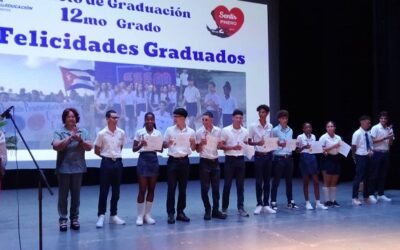 Graduados 165 estudiantes pineros de Bachiller