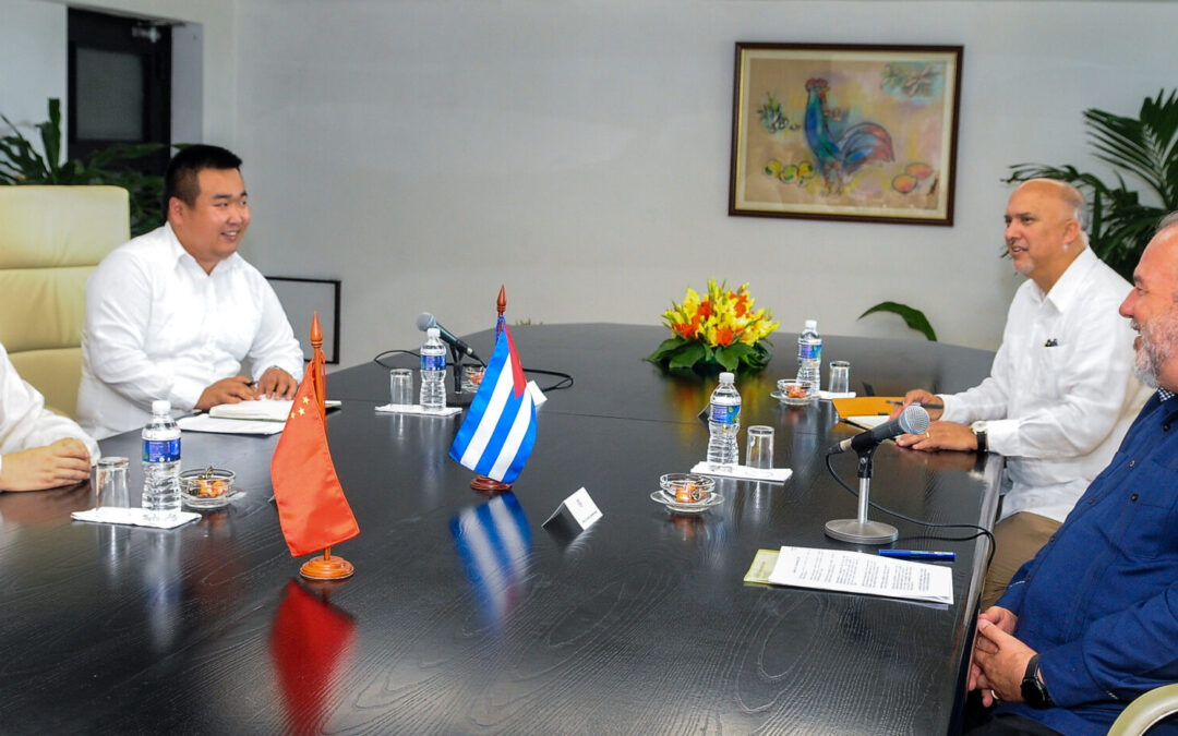 Primer Ministro a embajador de China en Cuba: le estamos altamente agradecidos por todo su trabajo
