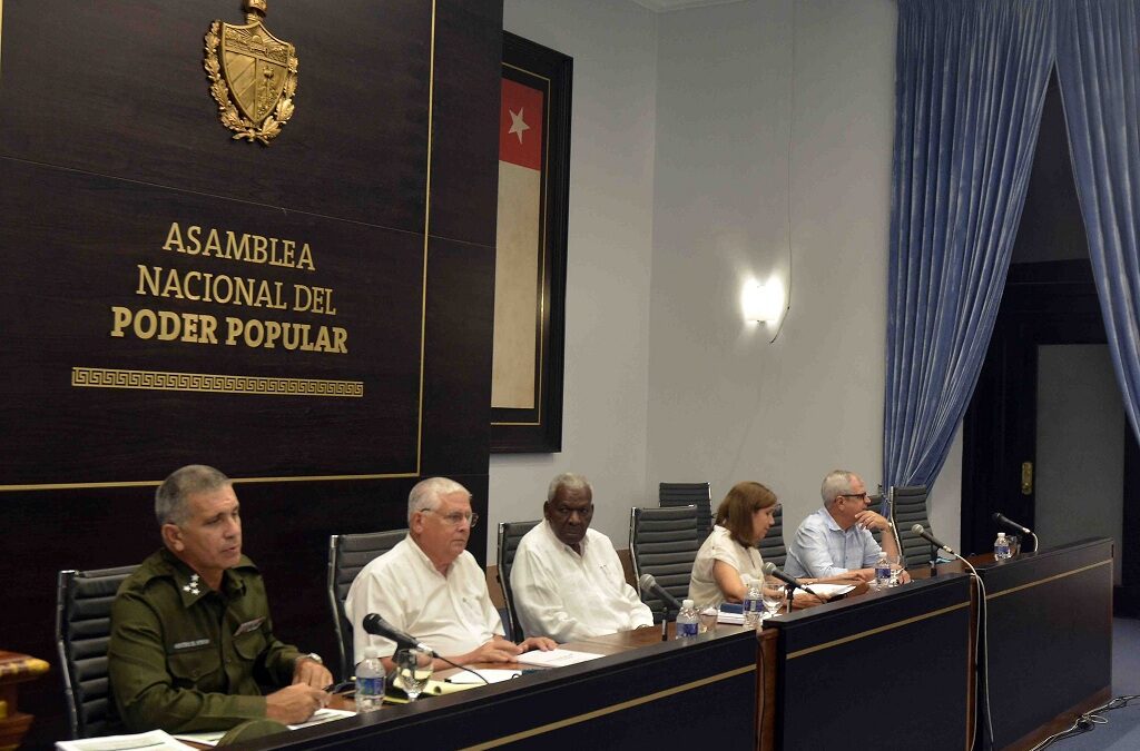 Encabeza Esteban Lazo debate de diputados cubanos sobre proyectos de leyes de Migración y Extranjería