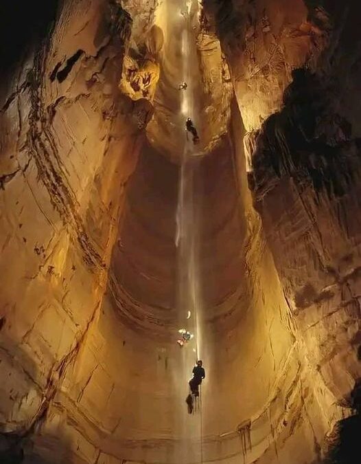 La cueva de Voronia. Viaje al centro de la tierra