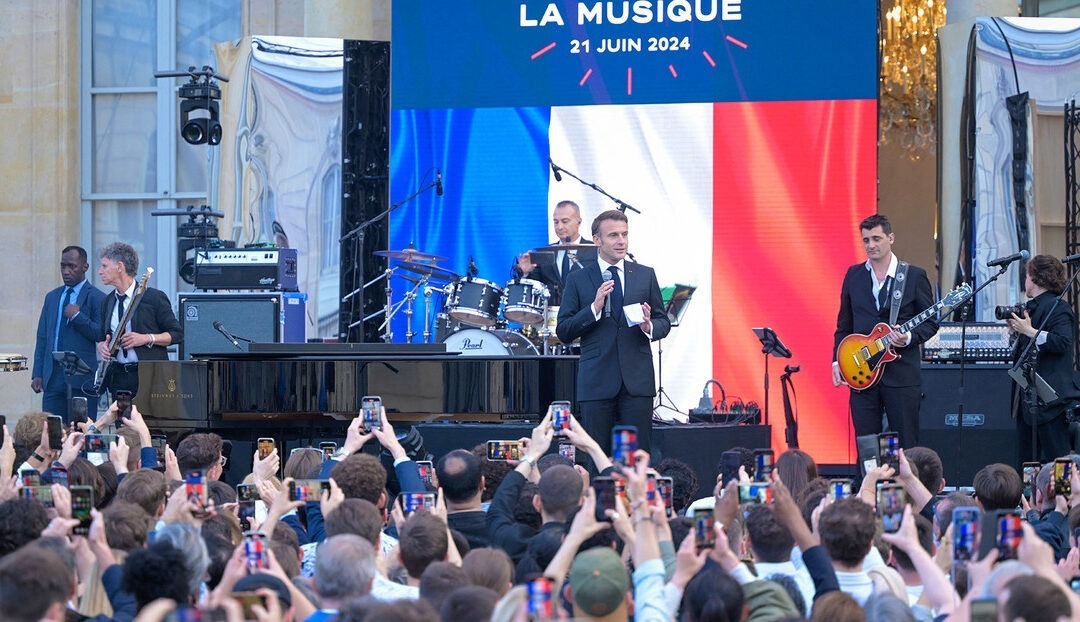 Macron aceptaría una amplia coalición, pero su predecesor dice que «el macronismo se acabó»