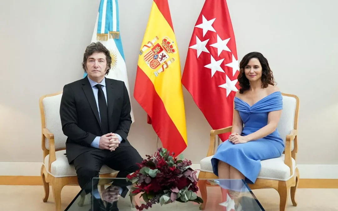 Nueva visita de Milei a España: ataques a Sánchez y al socialismo, riña política y ¿medalla ilegal?