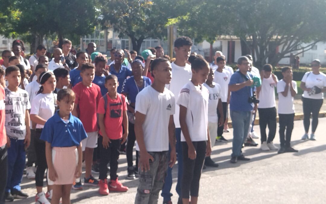 Abanderan delegación pinera con vista a los Juegos Escolares 2024