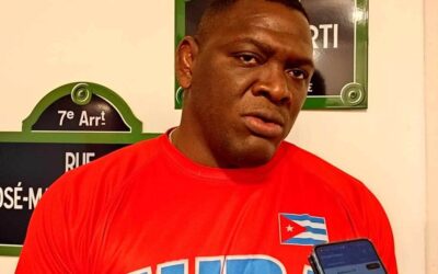 Luchador grecorromano cubano López embajador panamericano en París