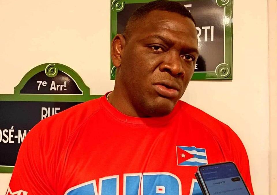 Luchador grecorromano cubano López embajador panamericano en París
