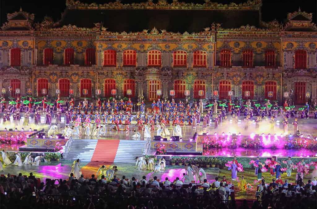 Festival Internacional de Hue atrajo cerca de 100 mil visitantes