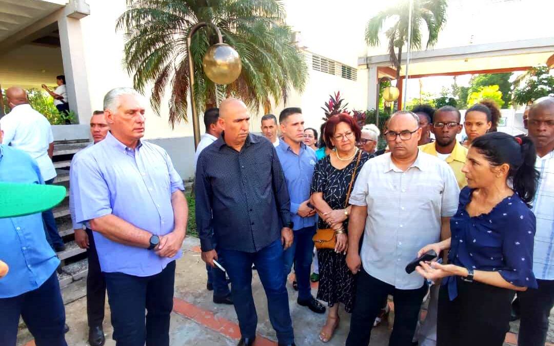 Presidente cubano intercambia con colectivos pineros