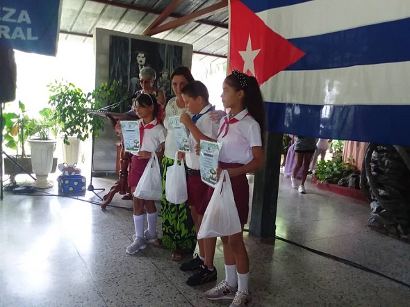 Reconocen labor de pineros en cuidado del medio ambiente