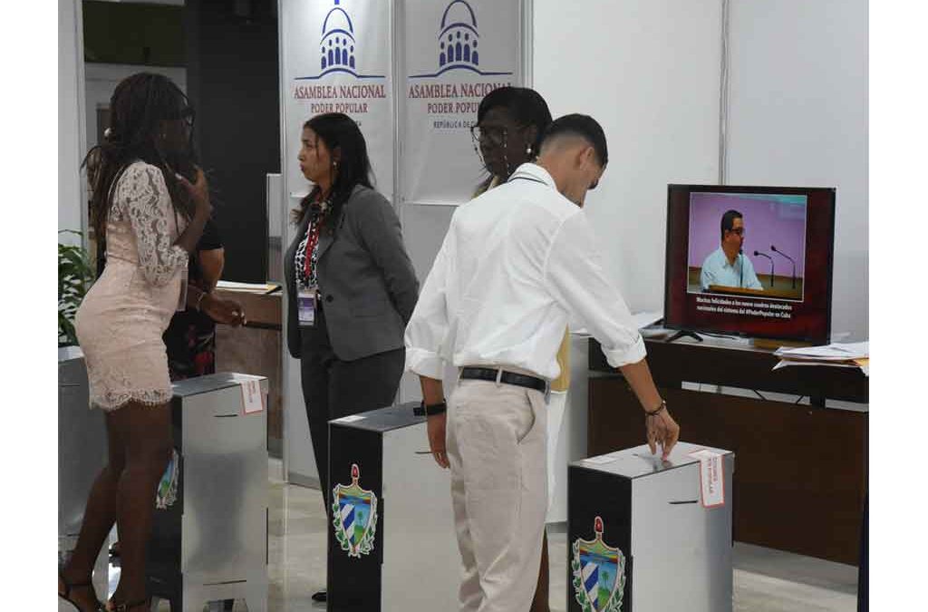 Diputados de Cuba eligen a nuevos miembros del Consejo de Estado (+Foto)