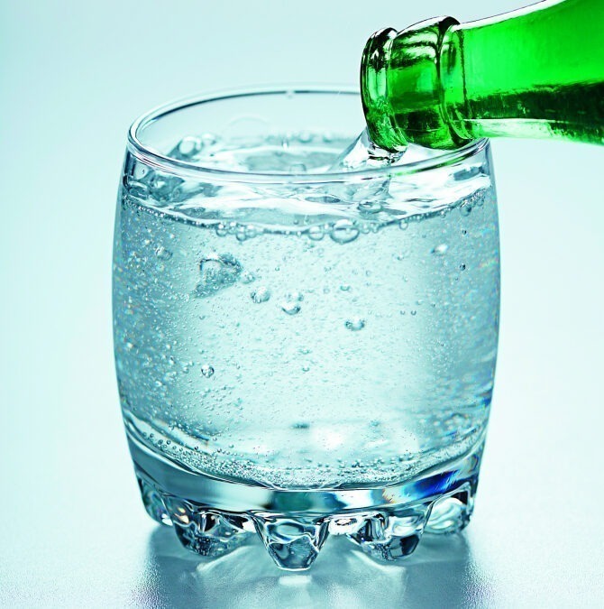 ¿Es bueno beber agua con gas muy a menudo?