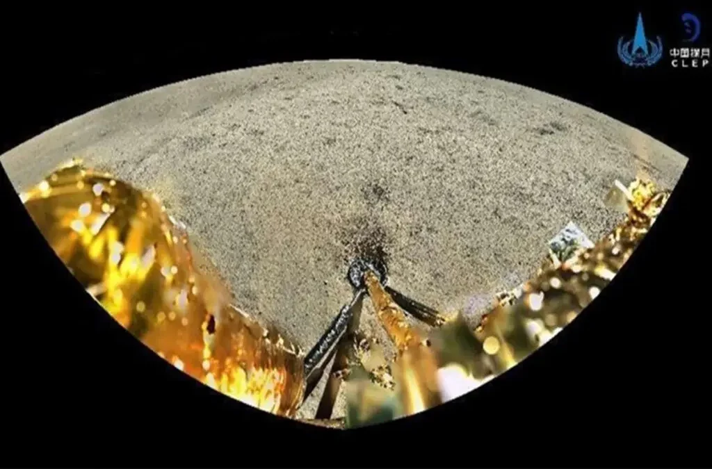 China recoge las primeras muestras de la cara oculta de la Luna