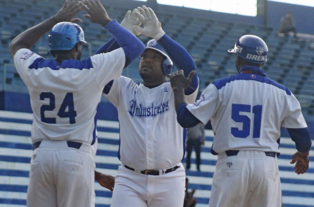Industriales resiste en postemporada del béisbol cubano (+Foto)