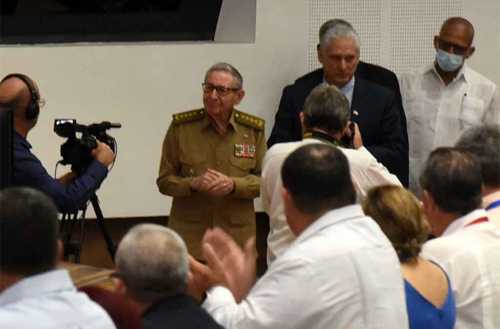 Asisten Raúl Castro y Díaz-Canel a sesiones del Parlamento de Cuba (+Foto)