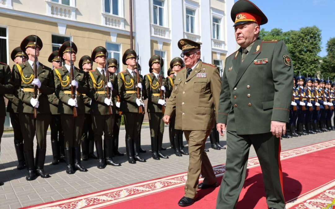 Ministro de Fuerzas Armadas de Cuba visita Belarús