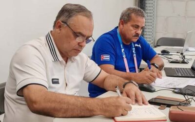 Jefe de la delegación deportiva cubana arriba a París