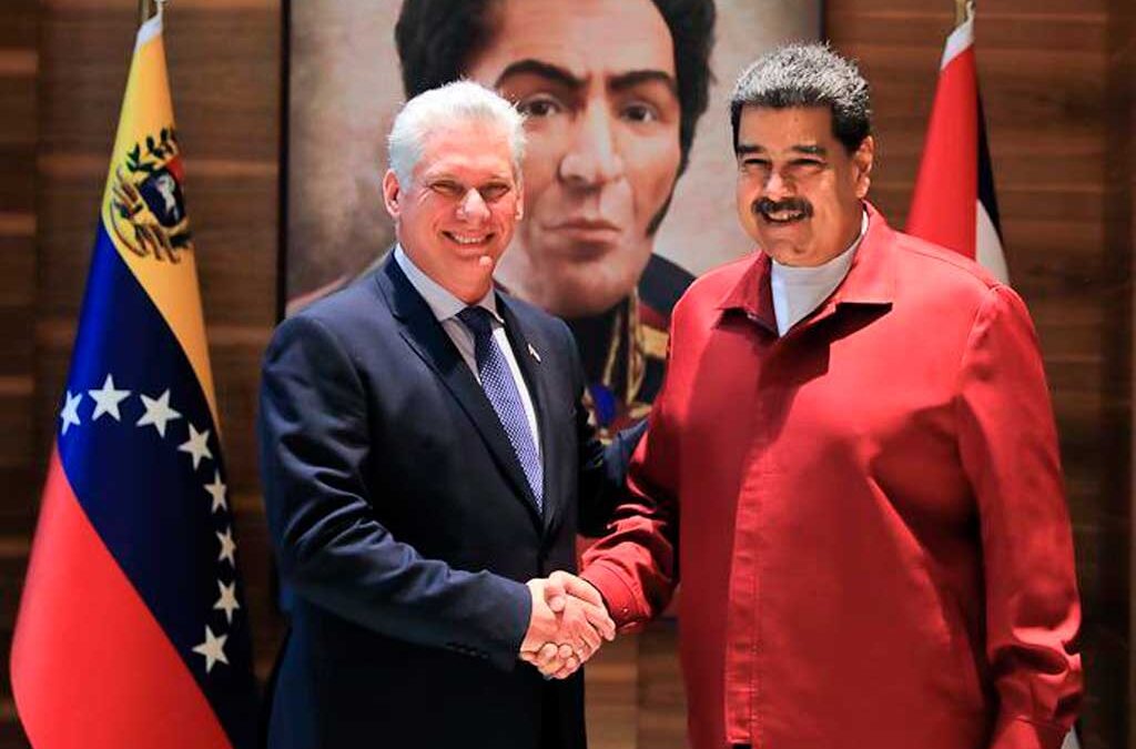 Presidente cubano felicita a Nicolás Maduro por su victoria electoral