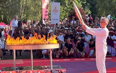 Arde en Beauvais llama olímpica a ocho días de los juegos