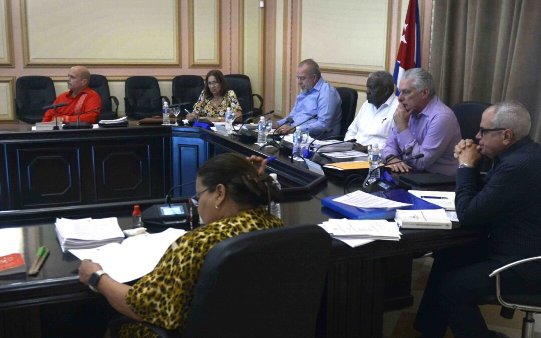 Cuba aprueba decretos leyes de interés para el sector privado