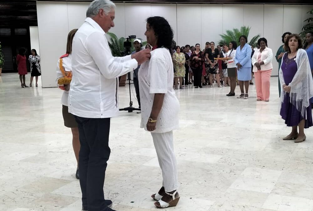 Cuba estimula a mujeres destacadas en onomástico de Fidel Castro