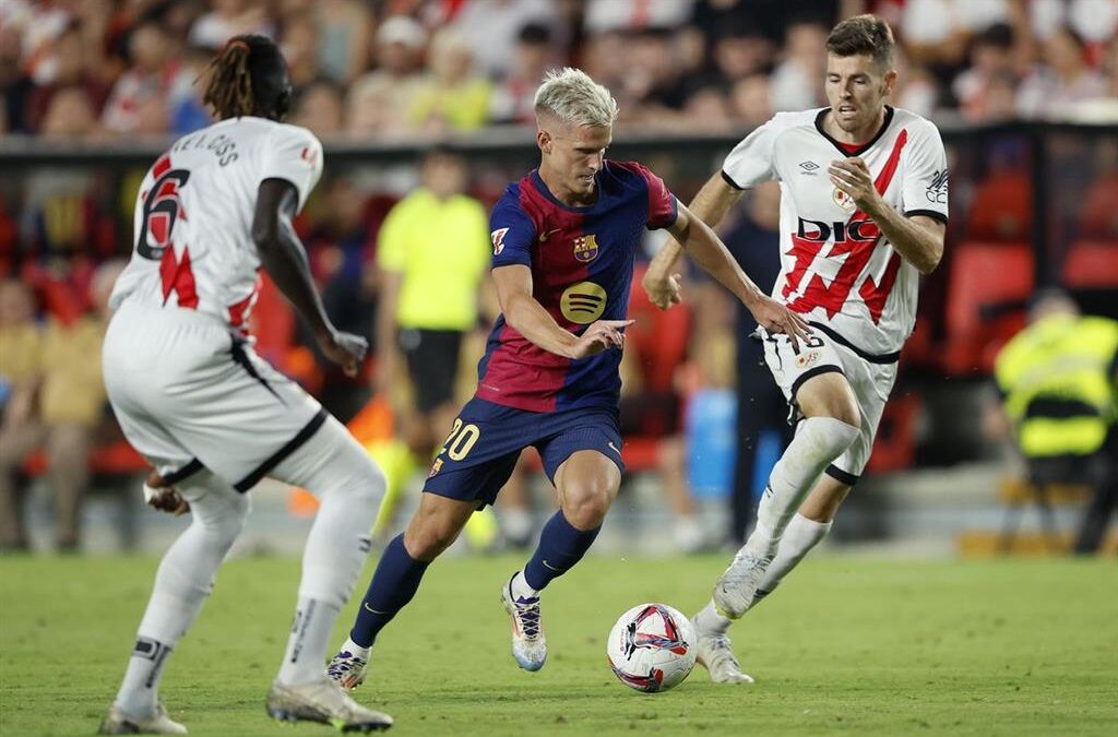 Barcelona vence en Vallecas y sigue perfecto en fútbol de España