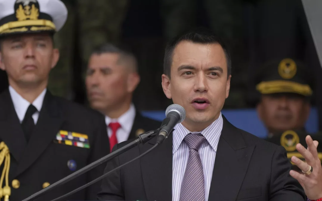 «Se le cayó la máscara»: presidente de Ecuador asegura que su vice lo quiere alejar del poder