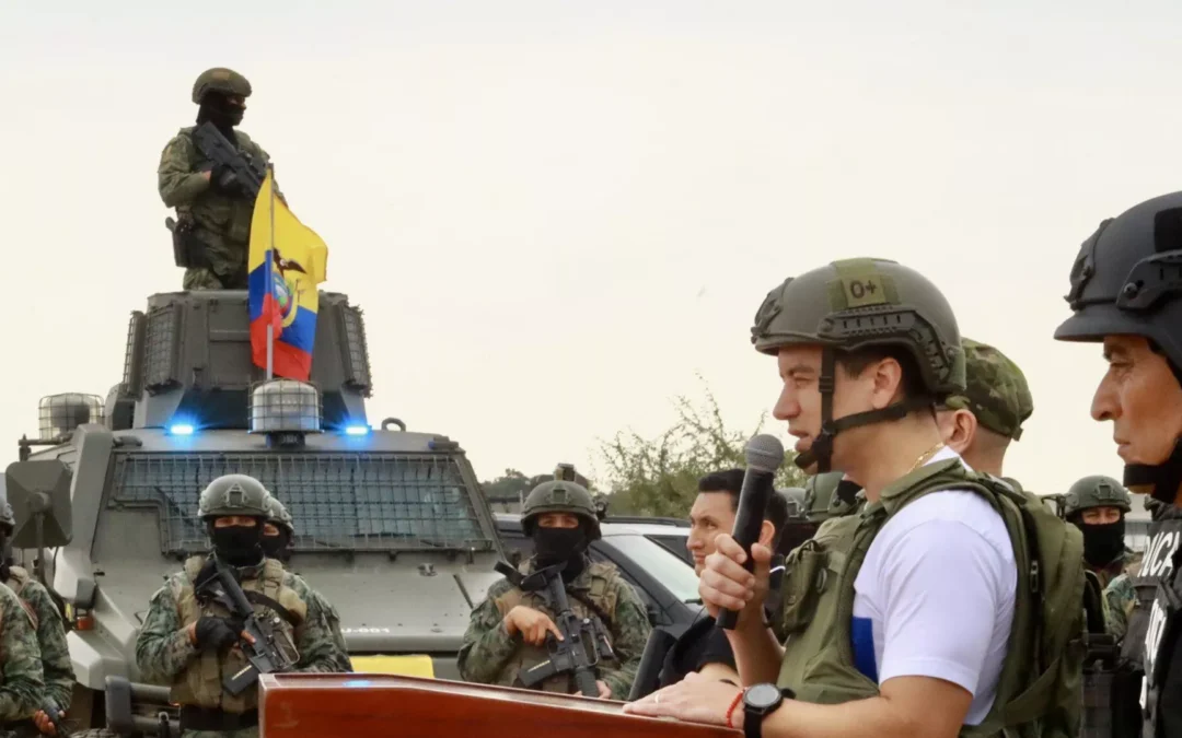 «Servilismo colonial»: exfuncionario critica plan de albergar bases militares extranjeras en Ecuador