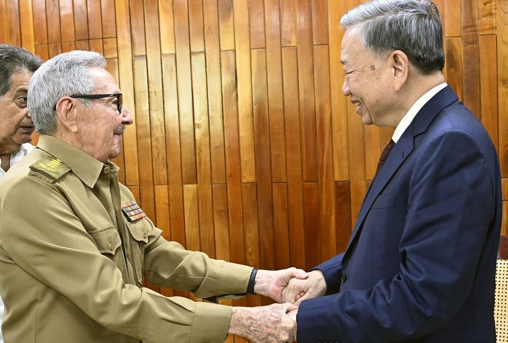 Recibió Raúl al compañero To Lam