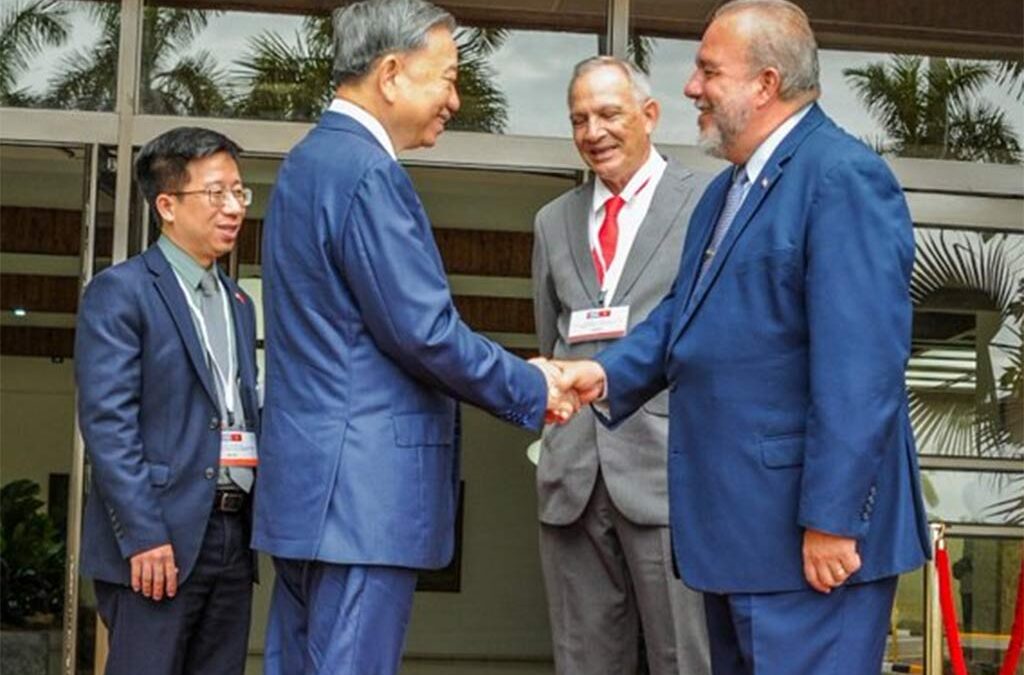 Primer ministro de Cuba reitera bienvenida a presidente de Vietnam