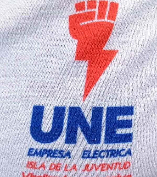 Fernando y su tropa, devuelven el servicio eléctrico en áreas afectadas por Helene.