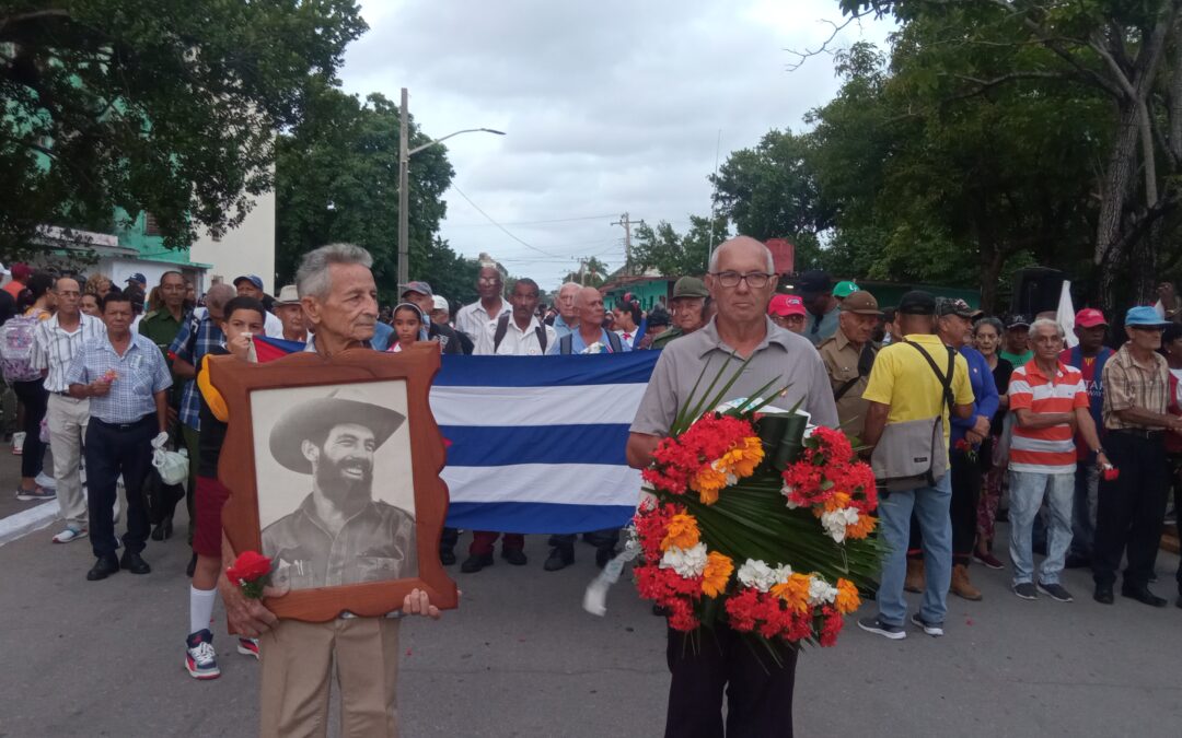 Pineros en jornada patriótica rindieron homenaje a Camilo