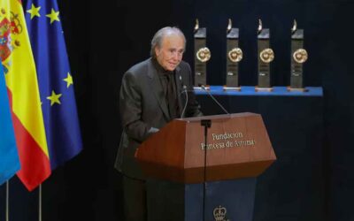 Joan Manuel Serrat ruboriza la política y recibe elogios