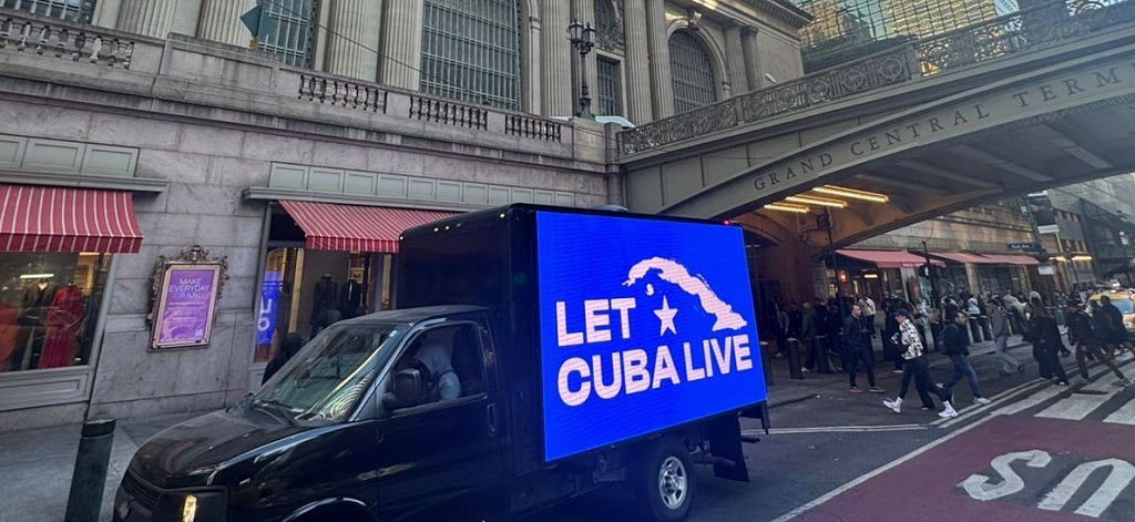 Mensaje contra bloqueo a Cuba sobre ruedas en Nueva York (+Foto)