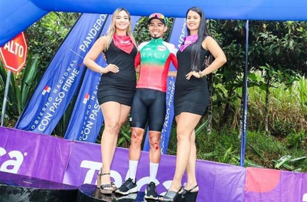 Panameño Espinosa sigue de líder en Vuelta Ciclística a Chiriquí