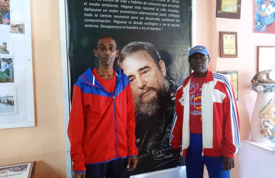 Rinden pineros homenaje al atleta mayor