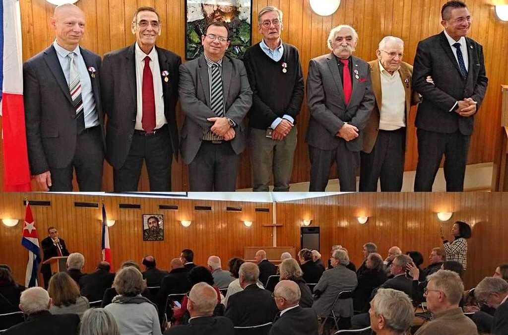 Condecoran en París a franceses solidarios con Cuba (+Foto)