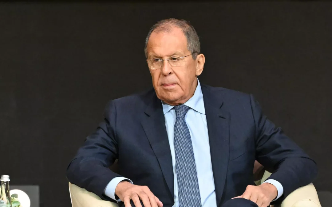 Lavrov señala que Francia ha ofrecido a Rusia iniciar un diálogo sin la participación de Kiev