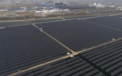 China inaugura una planta solar ubicada entre los 4.800 y 5.300 metros sobre el nivel del mar