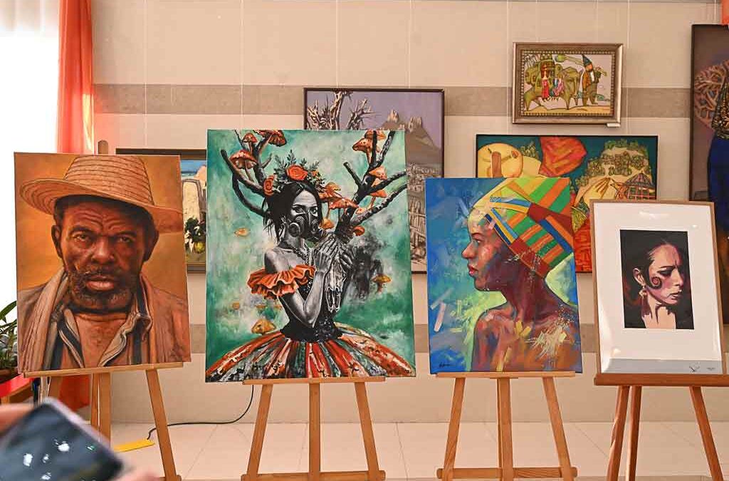 Inauguran en Crimea exposición de artistas cubanos (+Fotos)