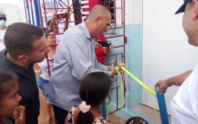 Benefician a más de 35 familias de la Isabel con telefonía básica