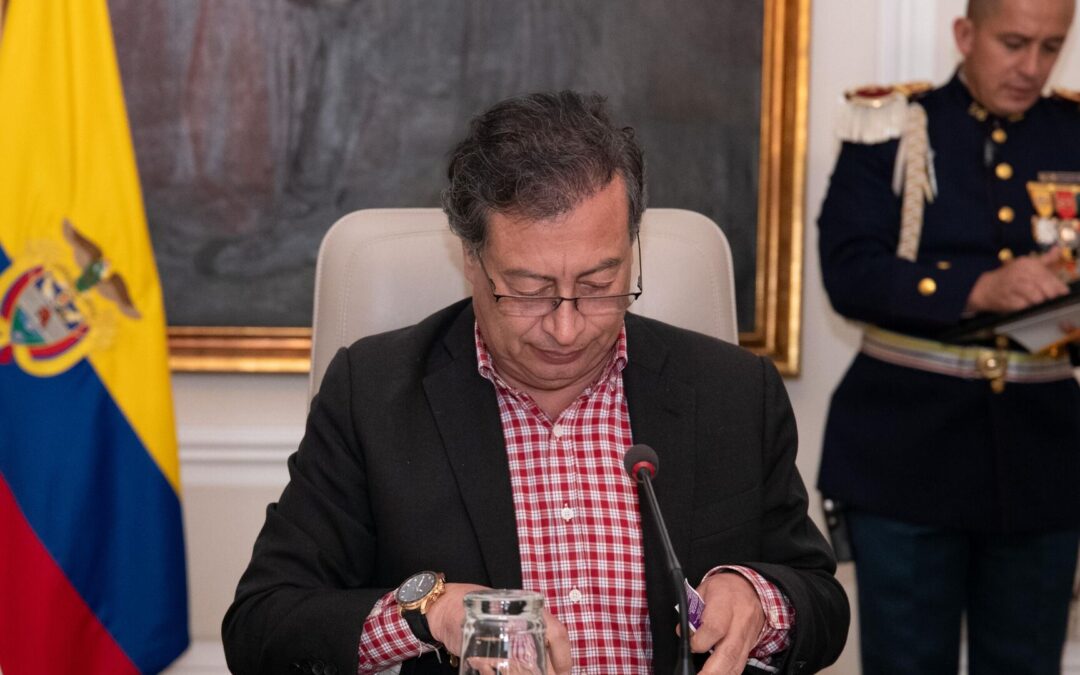 Colombia prohíbe el aterrizaje de aviones con ciudadanos deportados desde EEUU