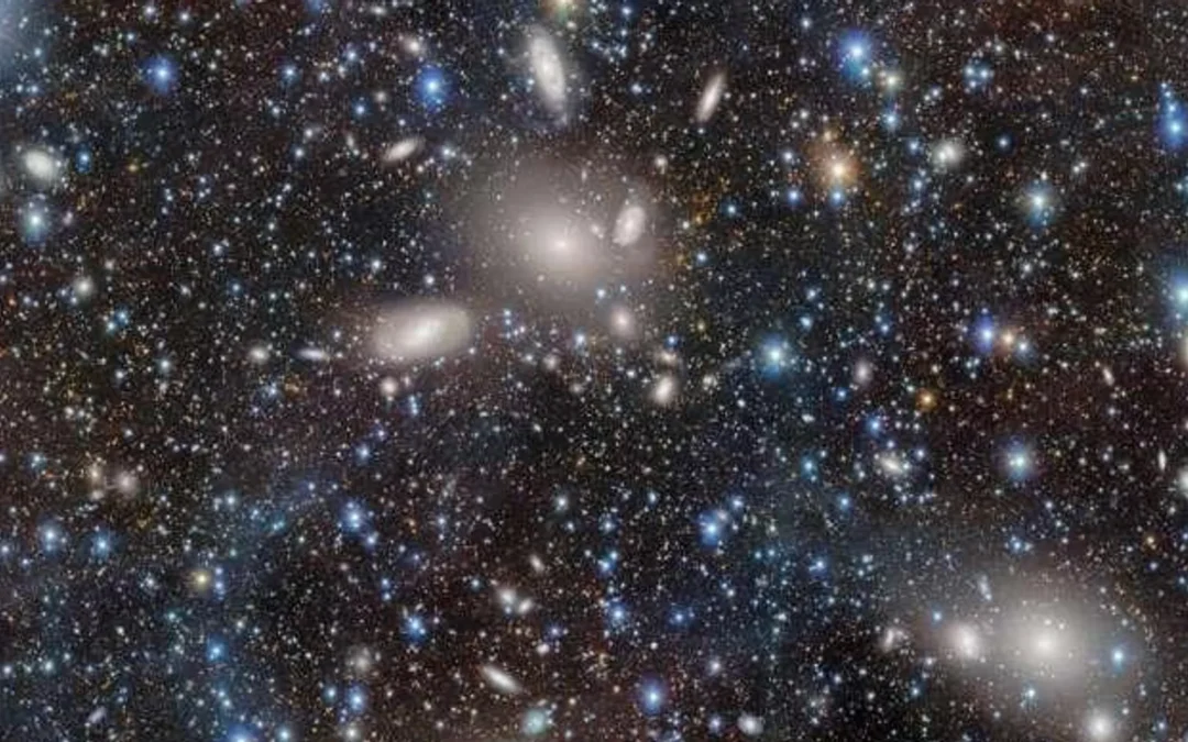Cámara de Energía Oscura capta el brillo de las galaxias del Cúmulo de Antlia