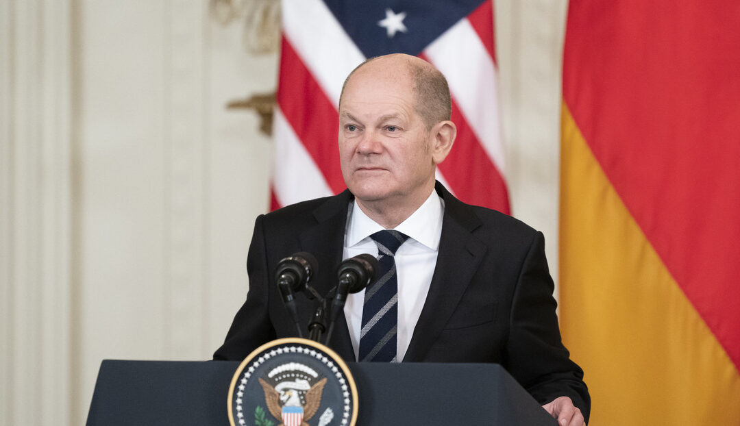 Scholz agradece a EE.UU. por «la liberación» de Alemania del nazismo y Zajárova responde