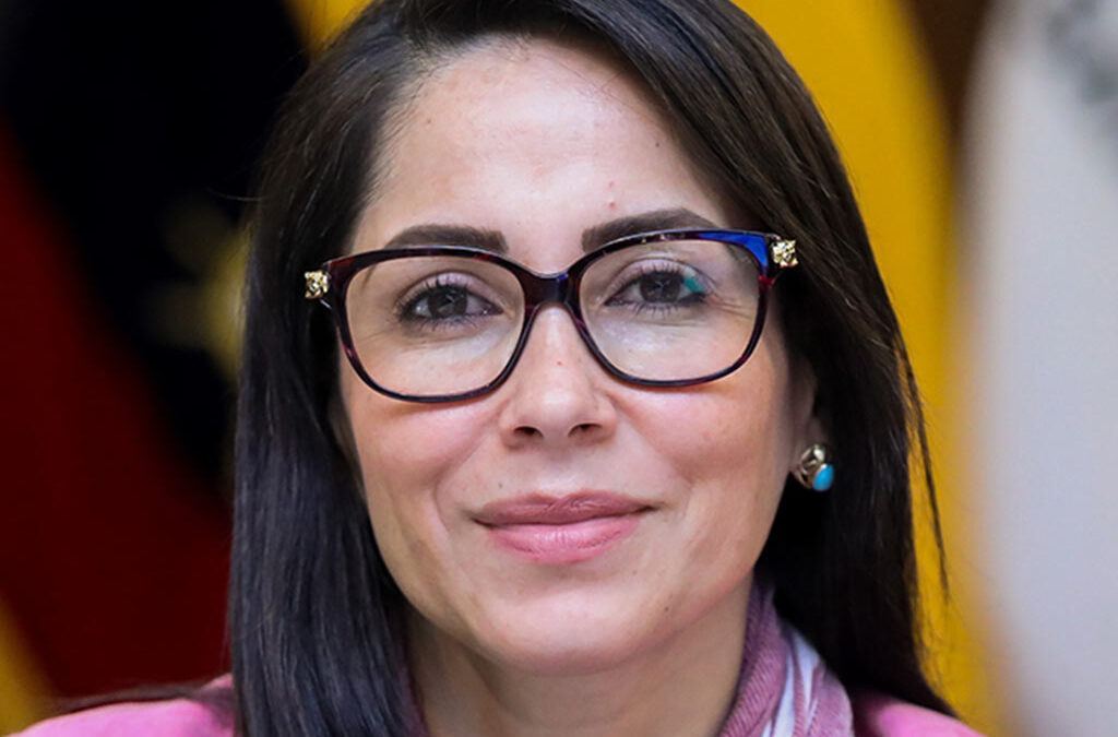 Luisa González favorita en Ecuador, según centro de estudios