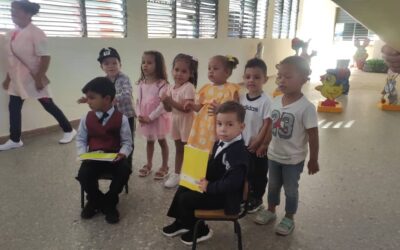 Niños pineros honran a Martí