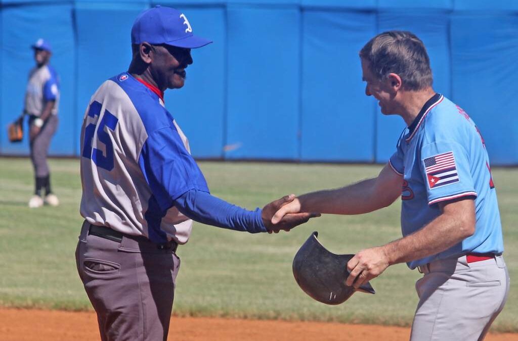 Veteranos de Cuba y Estados Unidos: un jonrón por la amistad (+Fotos)