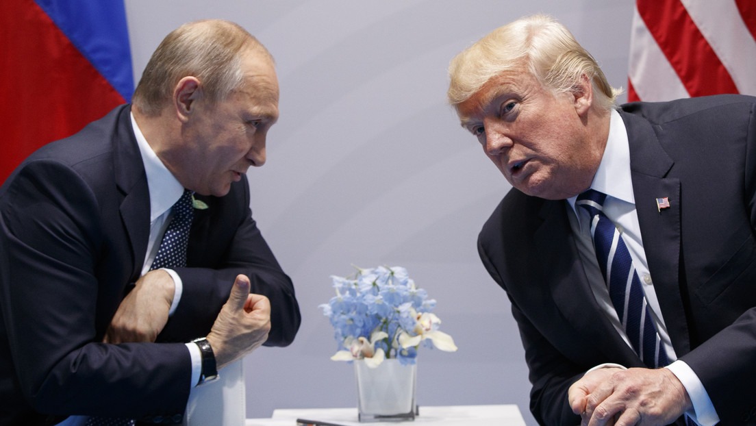 El presidente de Estados Unidos, Donald Trump, se reúne con el presidente ruso, Vladímir Putin, en la cumbre del G-20 en Hamburgo, Alemania, el 7 de julio de 2017.Evan Vucci / AP